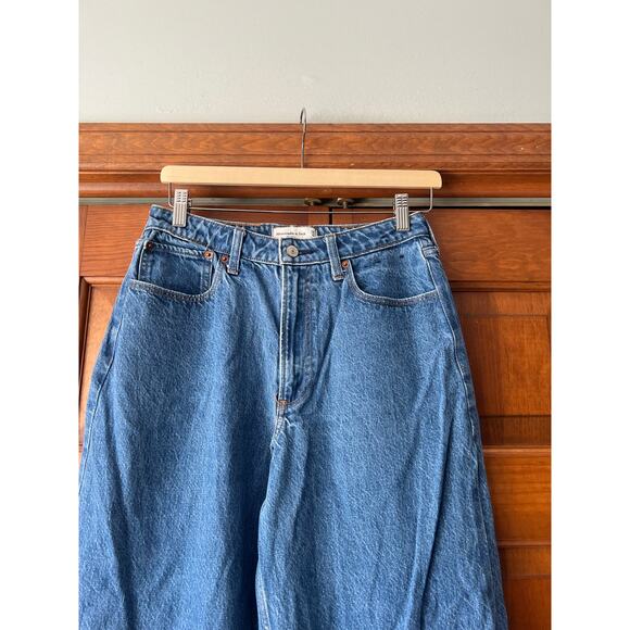 Abercrombie & Fitch Women's Curve Love Mid Rise Straight Leg Jeans Blue SZ 26/8 - Picture 2 of 9